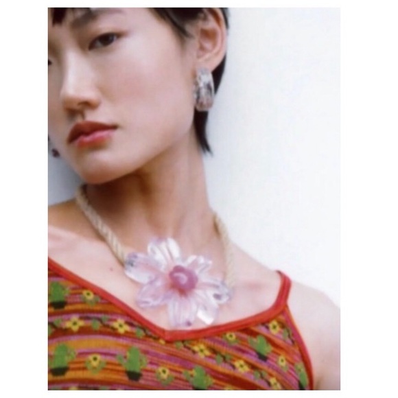 Zara Jewelry - NWOT • ZARA • Beautiful Daisy Flower Statement Rope Necklace • Pink Resin